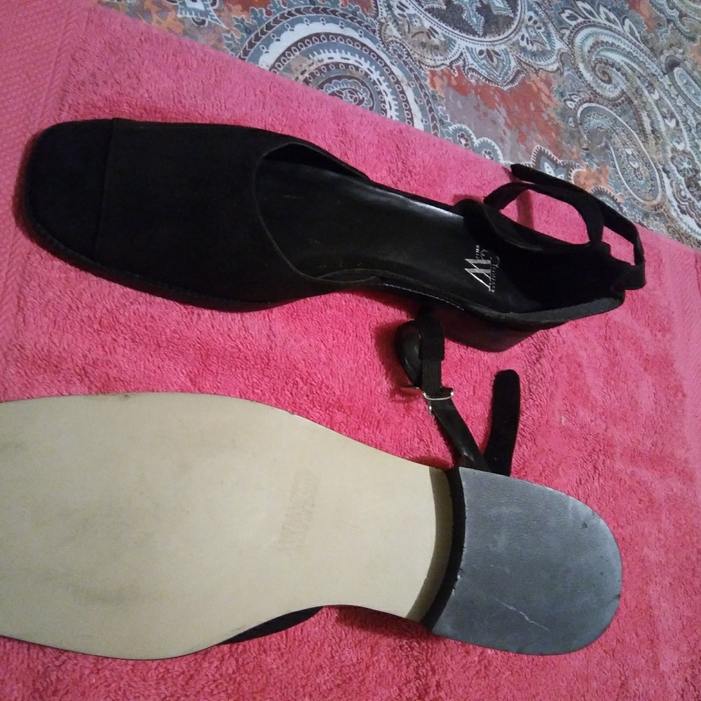 Shoes - Picture 4 of 4